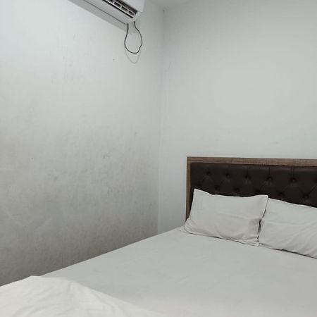 Amethyst Cengkareng Syariah Hotel Джакарта Екстериор снимка